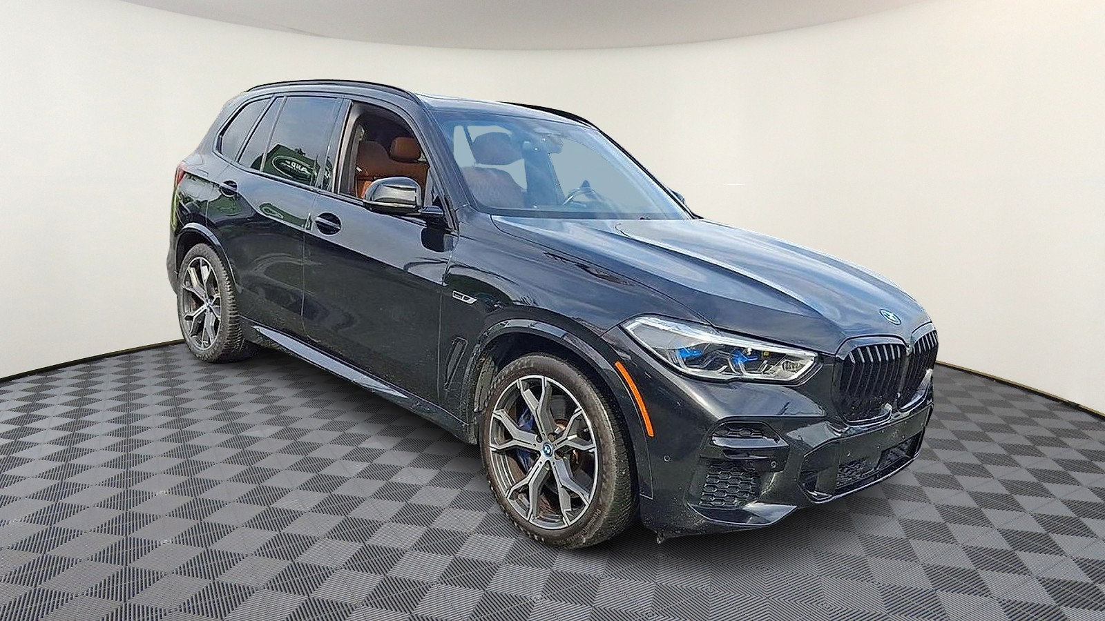 Used 2022 BMW X5 xDrive45e w/ M Sport Package AWD/4WD image 2