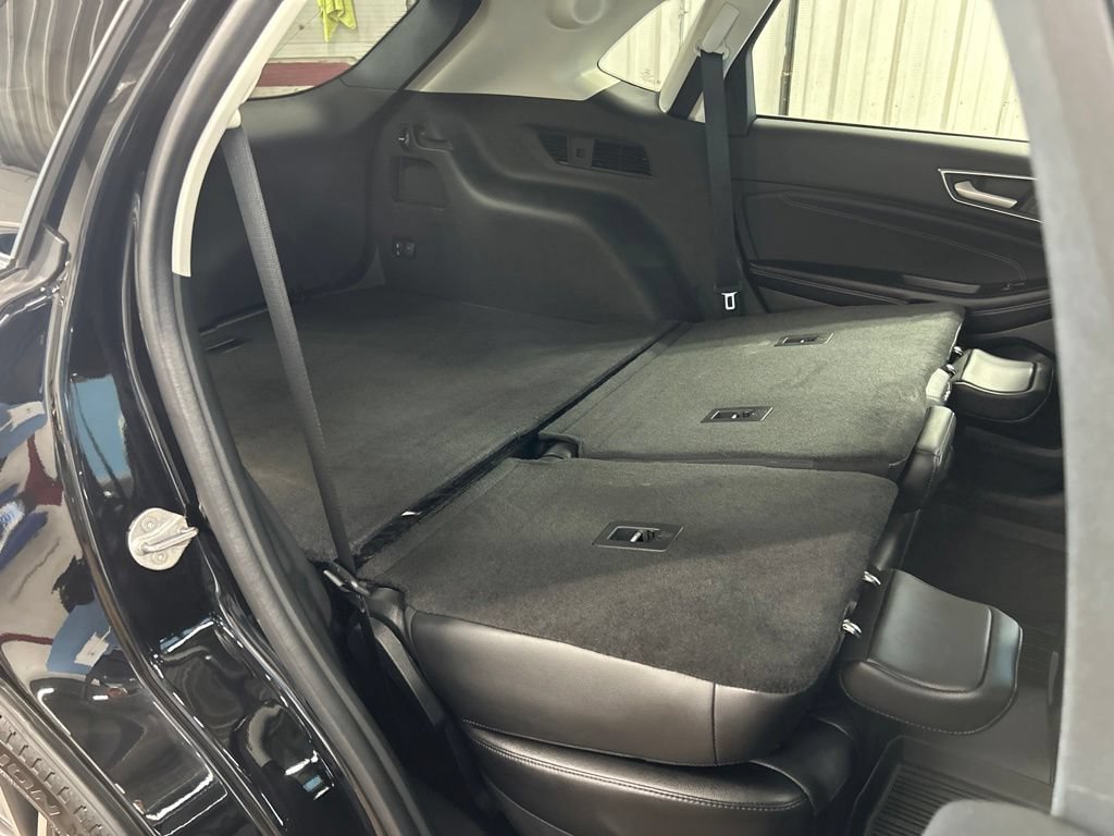 Used 2024 Ford Edge Titanium w/ Equipment Group 301A AWD/4WD image 46