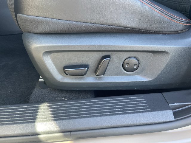 Used 2025 Nissan Rogue SV AWD/4WD image 16