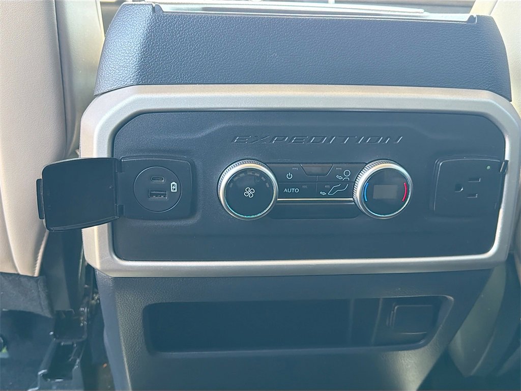 Used 2023 Ford Expedition XLT image 26