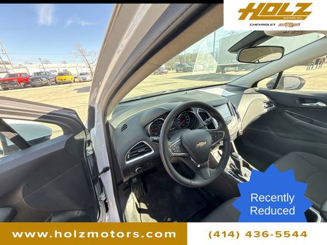 Used 2017 Chevrolet Cruze LT image 10