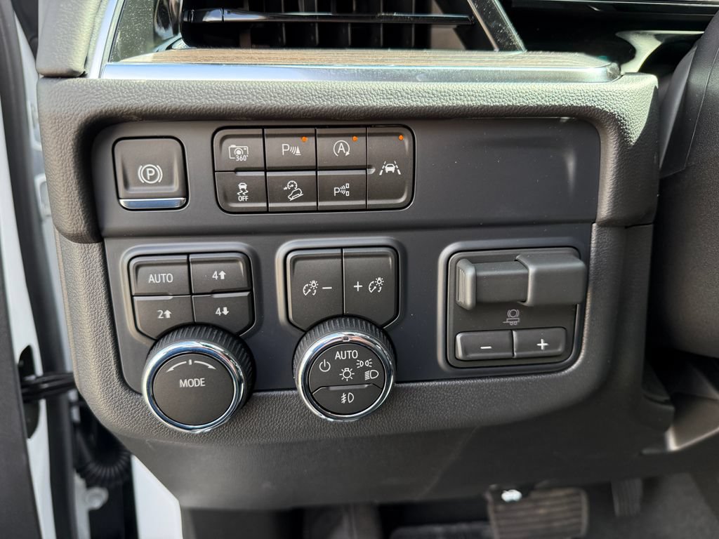 New 2026 Chevrolet Suburban LT w/ Comfort Package AWD/4WD image 21