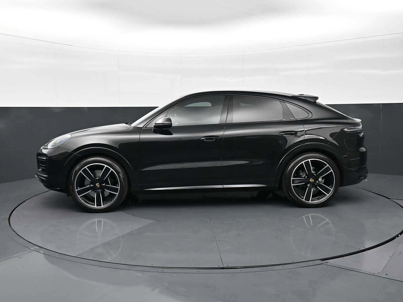 Certified 2023 Porsche Cayenne GTS AWD/4WD image 2