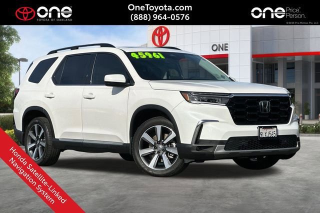 Used 2025 Honda Pilot Touring image 1