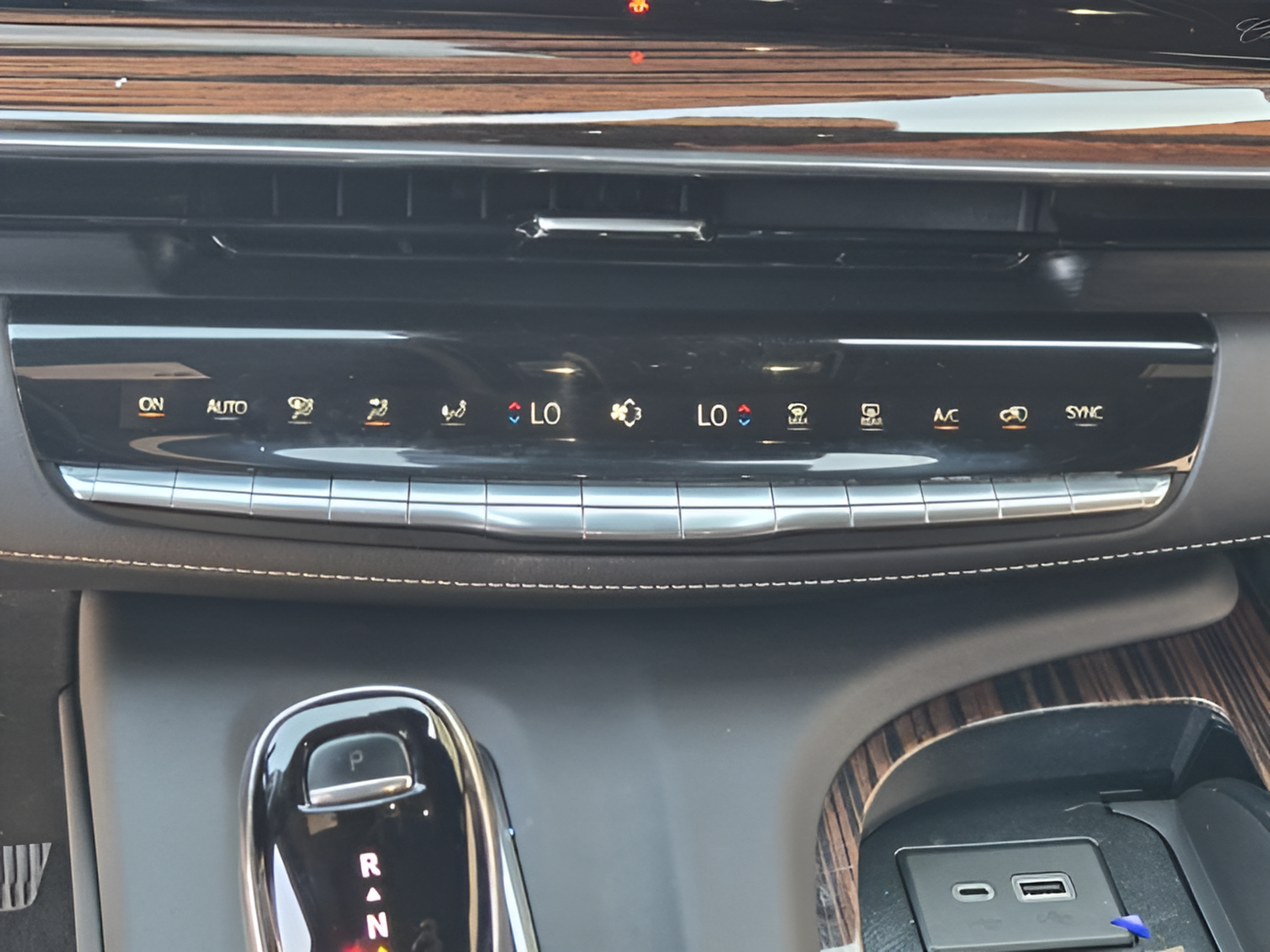 Used 2023 Cadillac Escalade ESV Premium Luxury AWD/4WD image 14