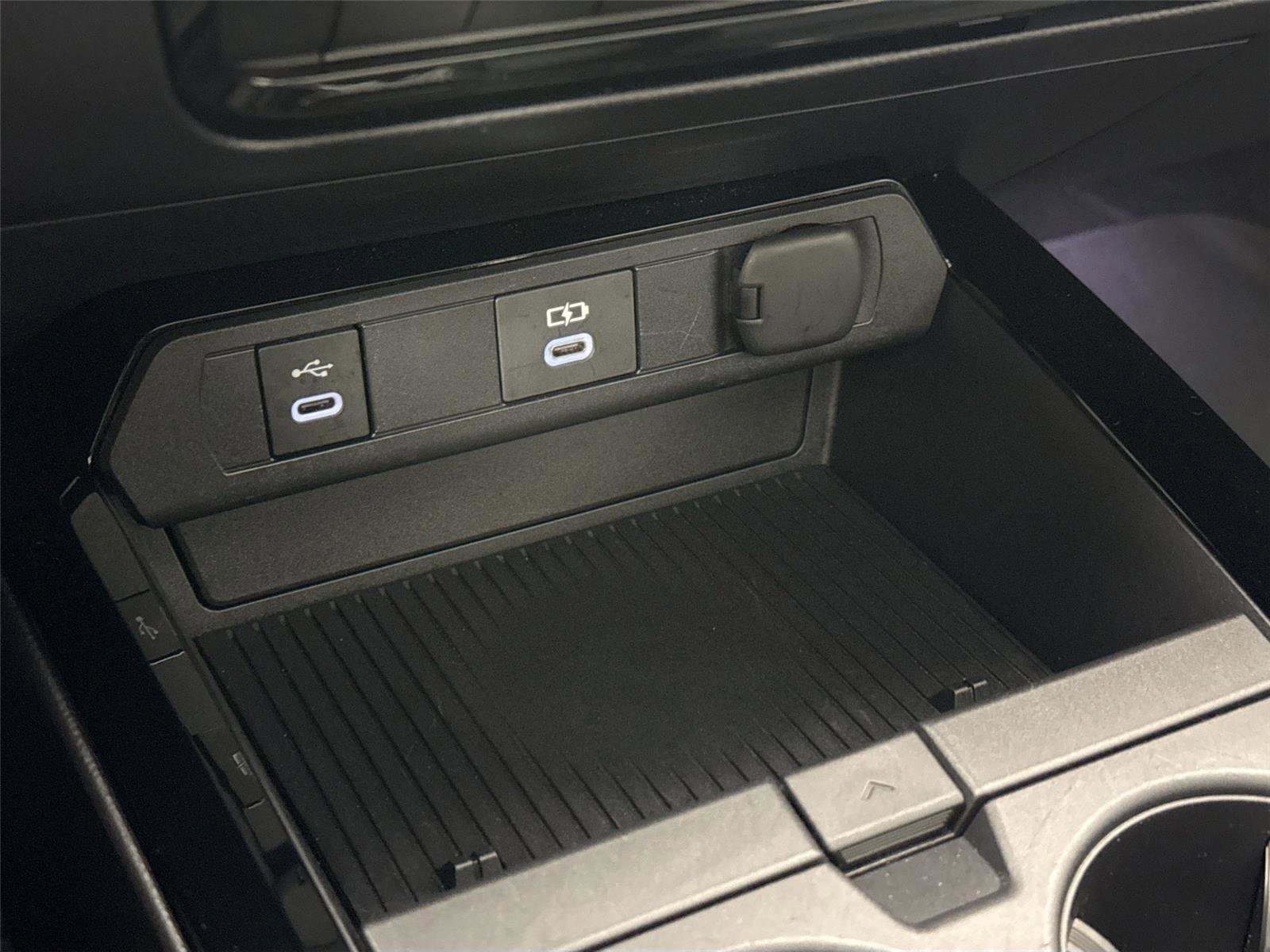 Used 2024 Toyota Prius Limited w/ Limited Premium Package image 28