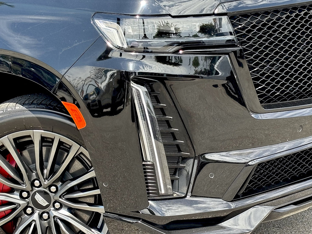 Used 2023 Cadillac Escalade ESV V w/ Heavy-Duty Trailer Package AWD/4WD image 7