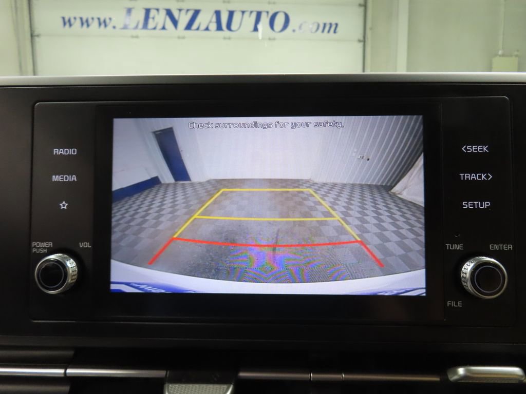 Used 2022 Kia Carnival LX FWD image 17