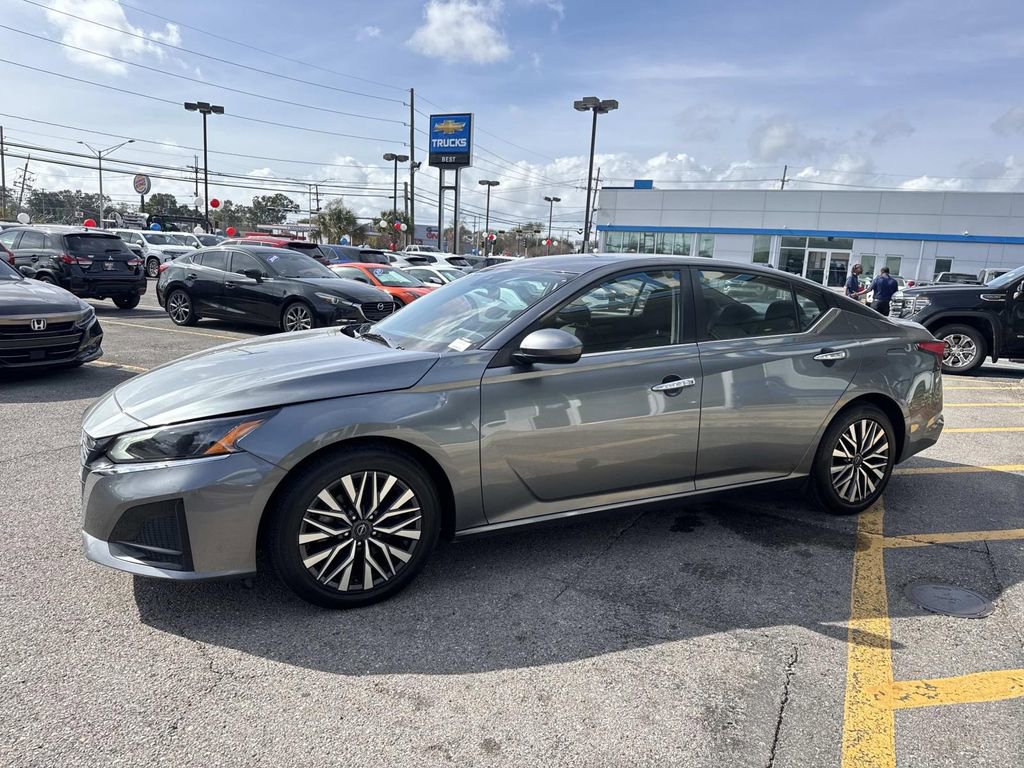 Used 2023 Nissan Altima 2.5 SV image 4
