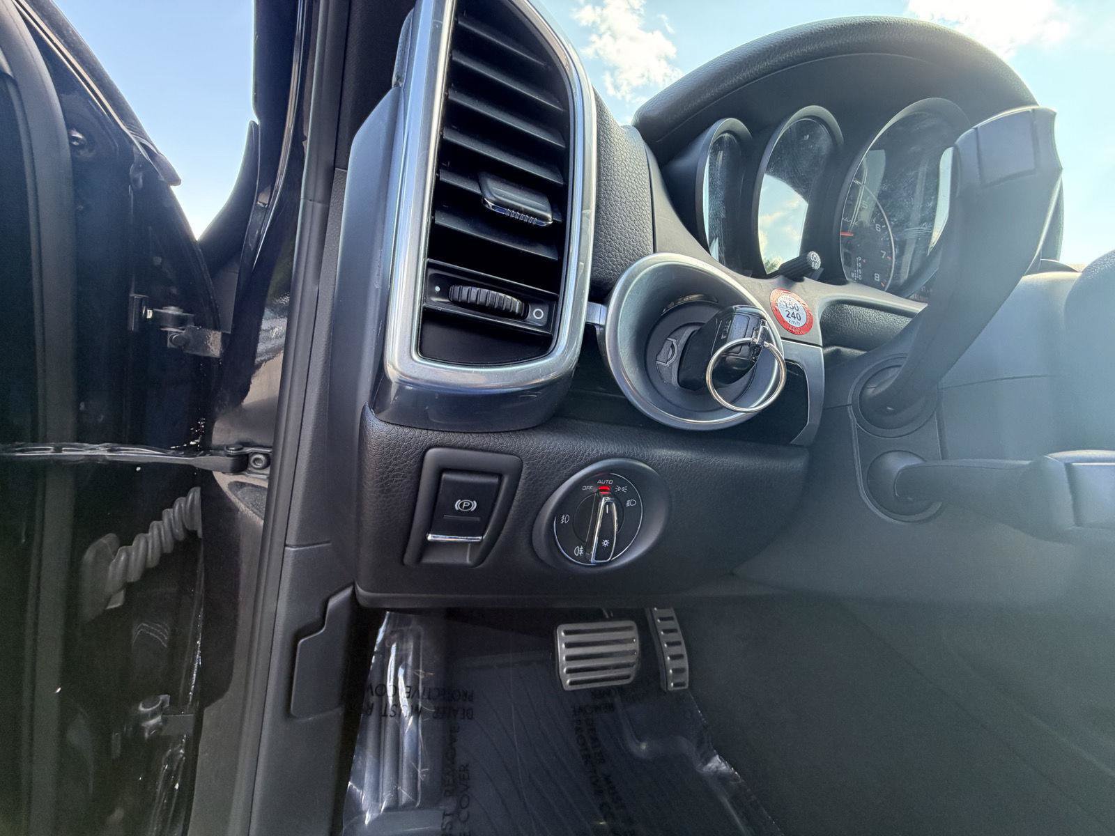 Used 2014 Porsche Cayenne S AWD/4WD image 16