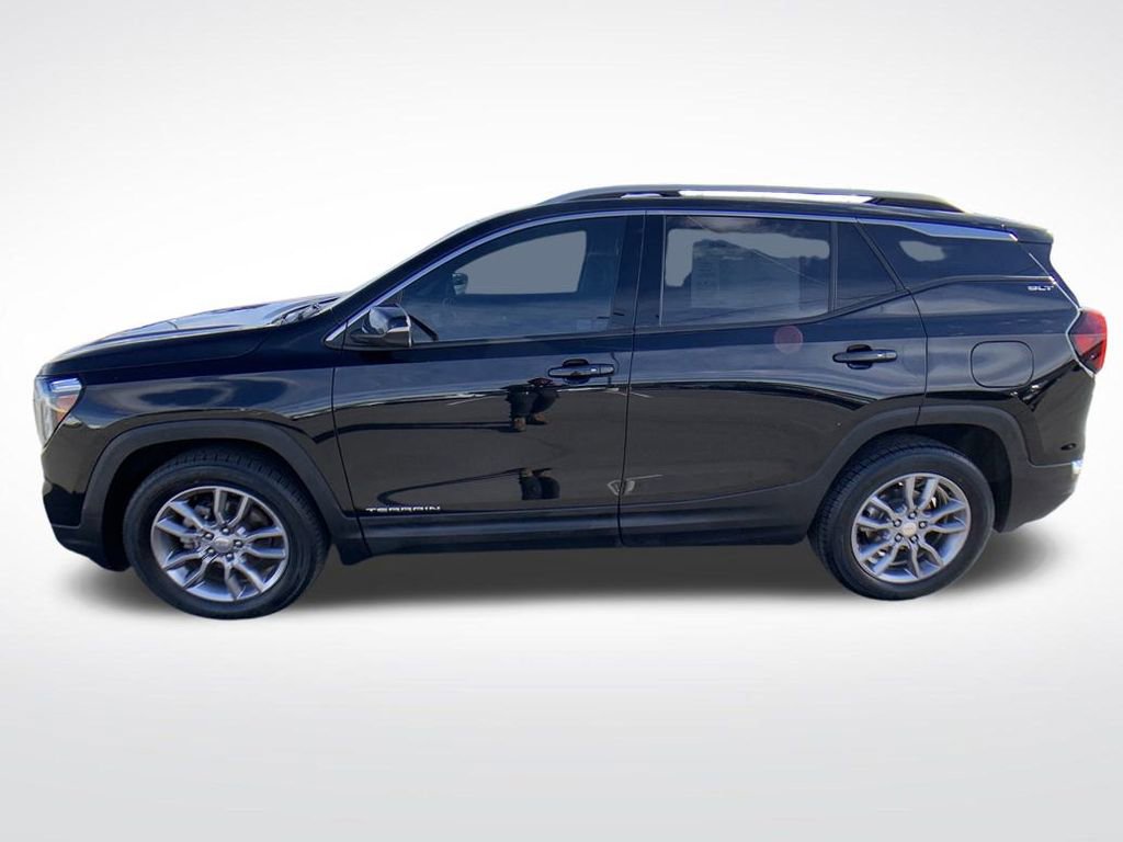 Used 2022 GMC Terrain SLT w/ Infotainment Package II image 2