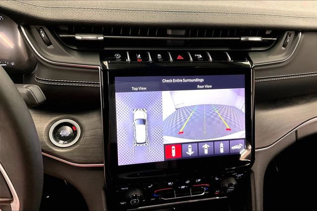 Used 2024 Jeep Grand Cherokee Limited w/ Luxury Tech Group II image 31