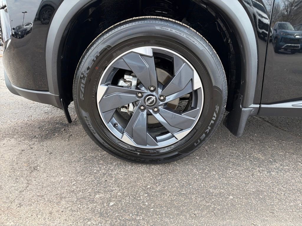 Used 2025 Nissan Rogue SV image 29