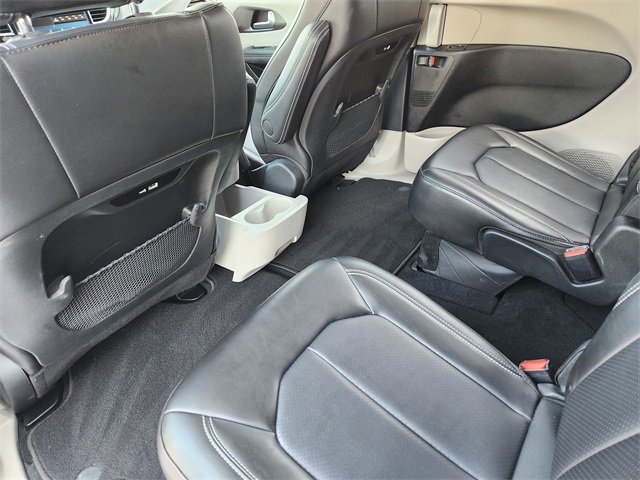 Used 2024 Chrysler Pacifica Touring-L image 28