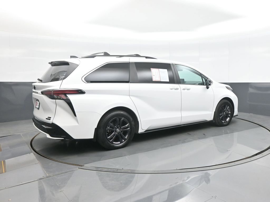 Certified 2024 Toyota Sienna XSE w/ XSE Premium Package image 9