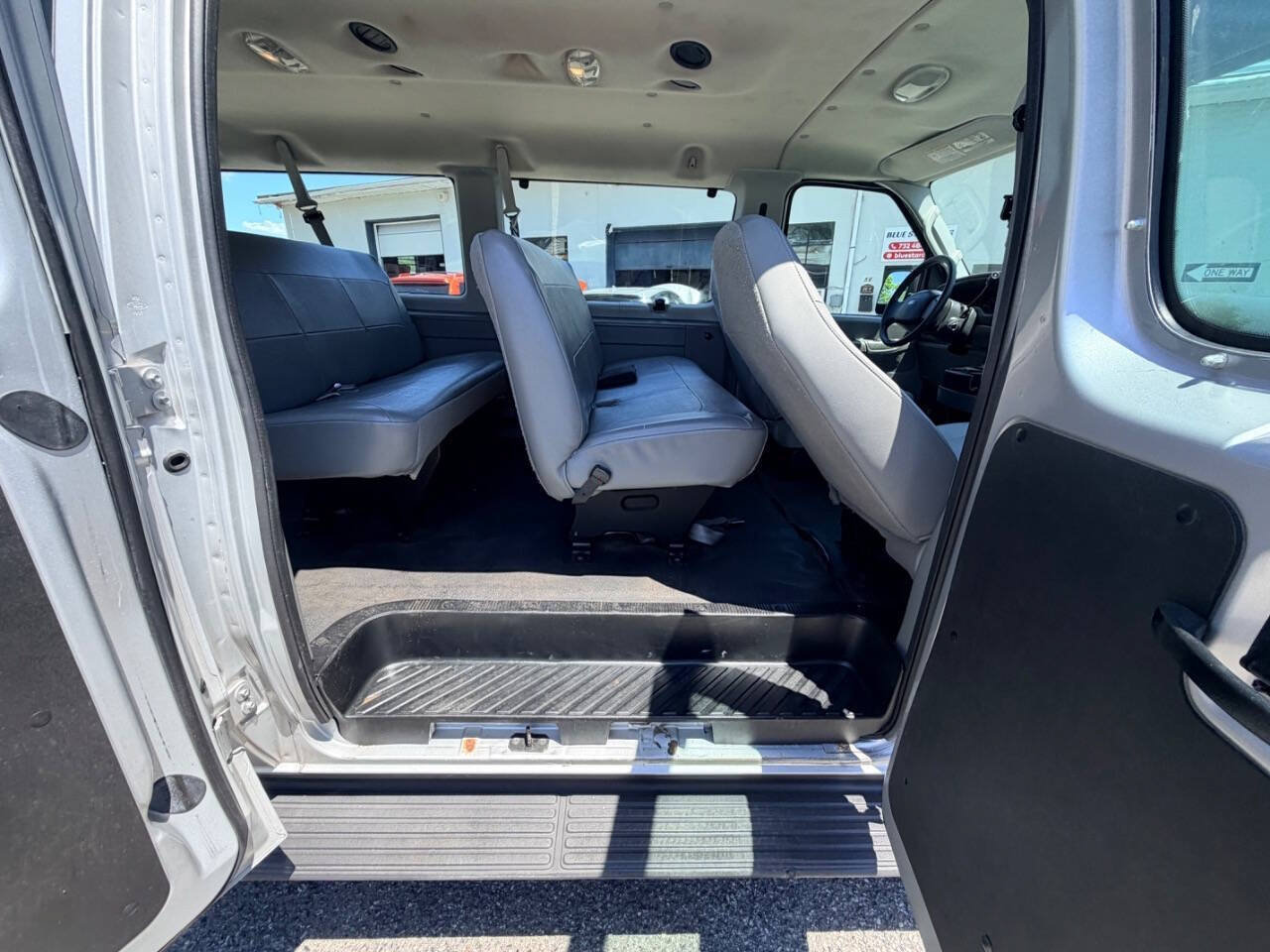 Used 2006 Ford E-350 and Econoline 350 XL RWD image 46
