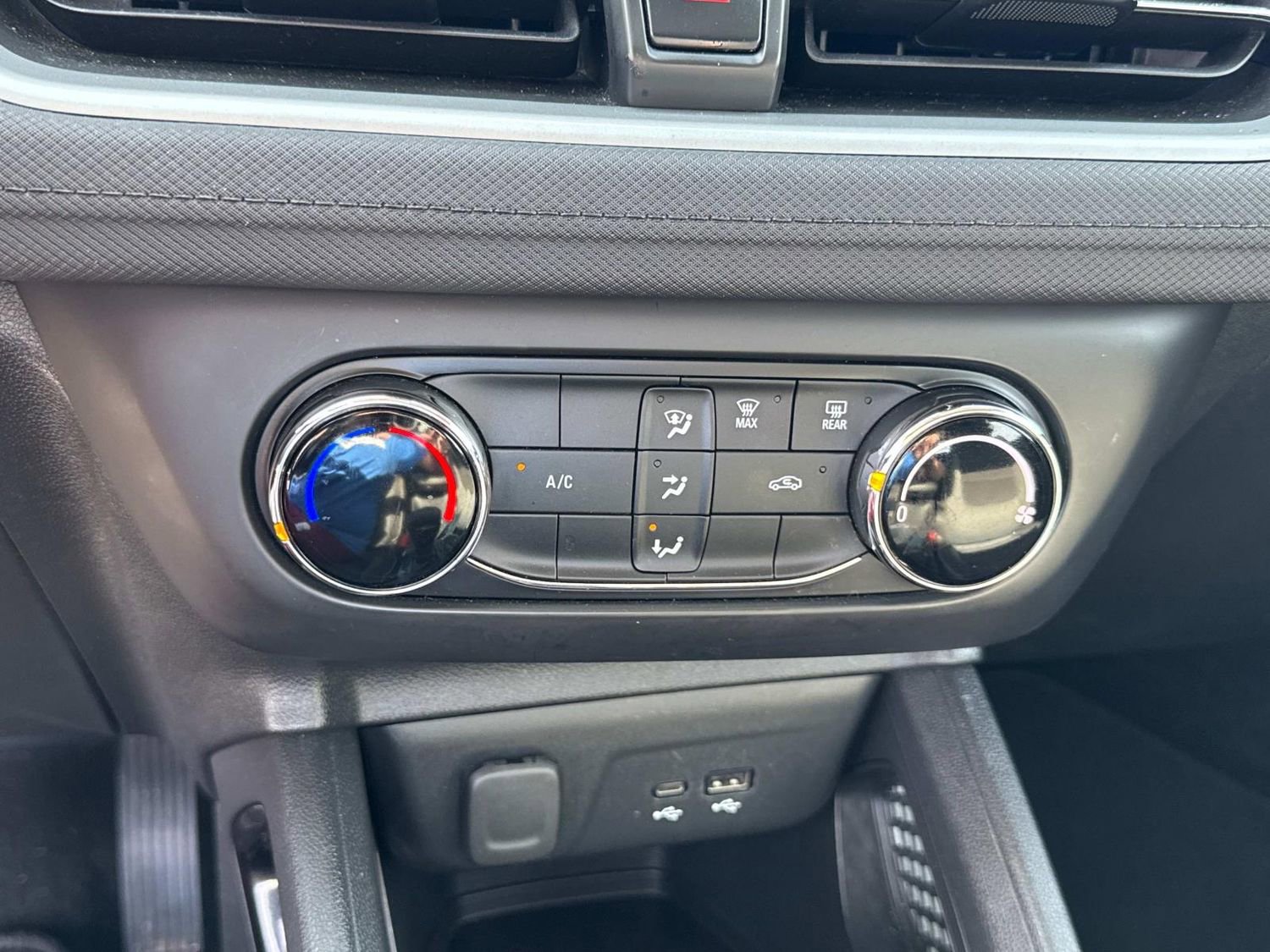 Used 2024 Chevrolet TrailBlazer LS image 32