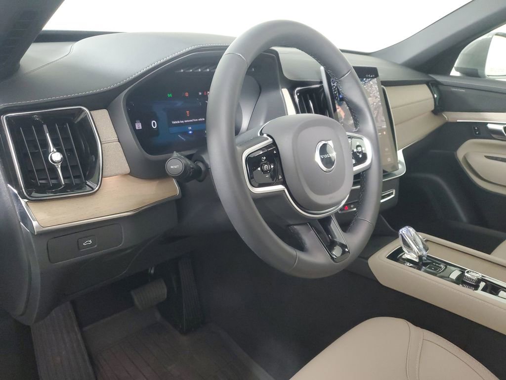 Certified 2026 Volvo XC90 B6 Plus w/ Protection Package Premier image 27