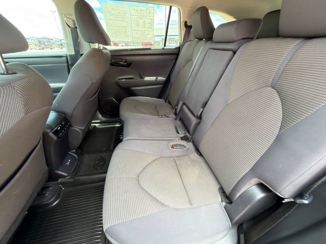 Used 2023 Toyota Highlander LE FWD image 24