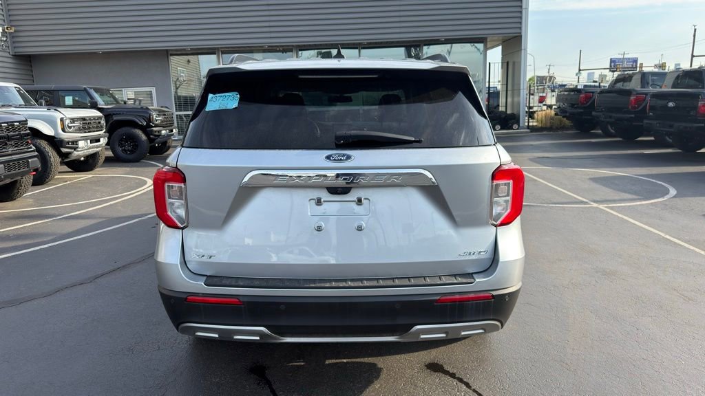 Used 2022 Ford Explorer XLT w/ Equipment Group 202A AWD/4WD image 4