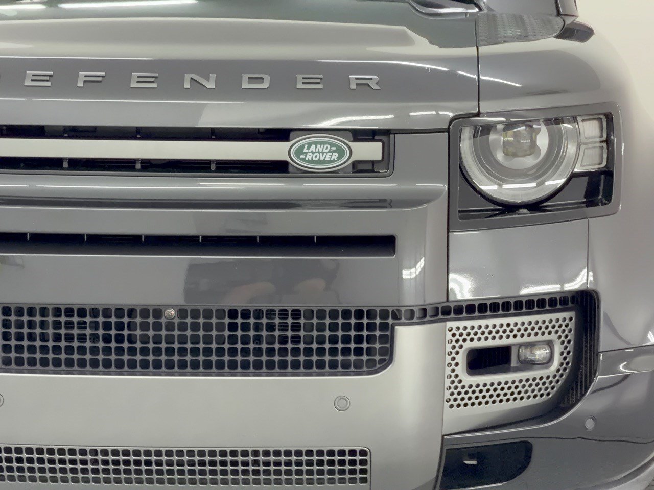 Used 2025 Land Rover Defender 110 V8 AWD/4WD image 12
