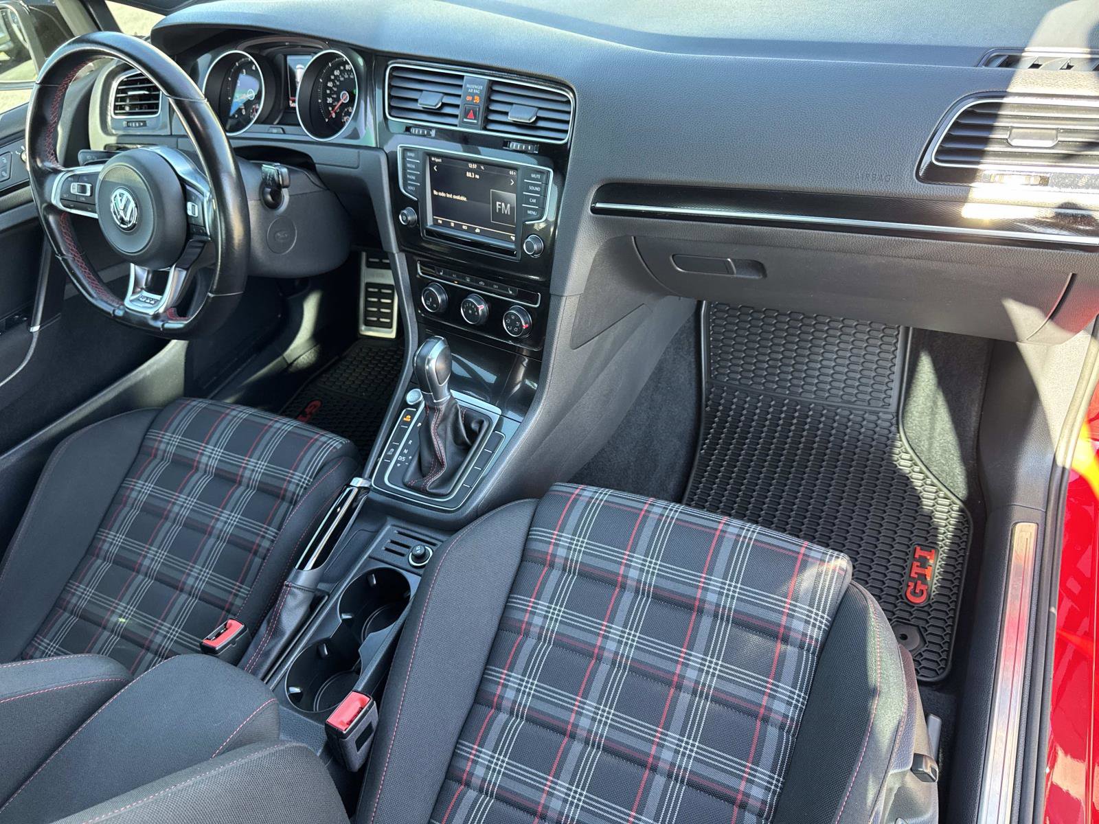 Used 2017 Volkswagen GTI Sport image 31