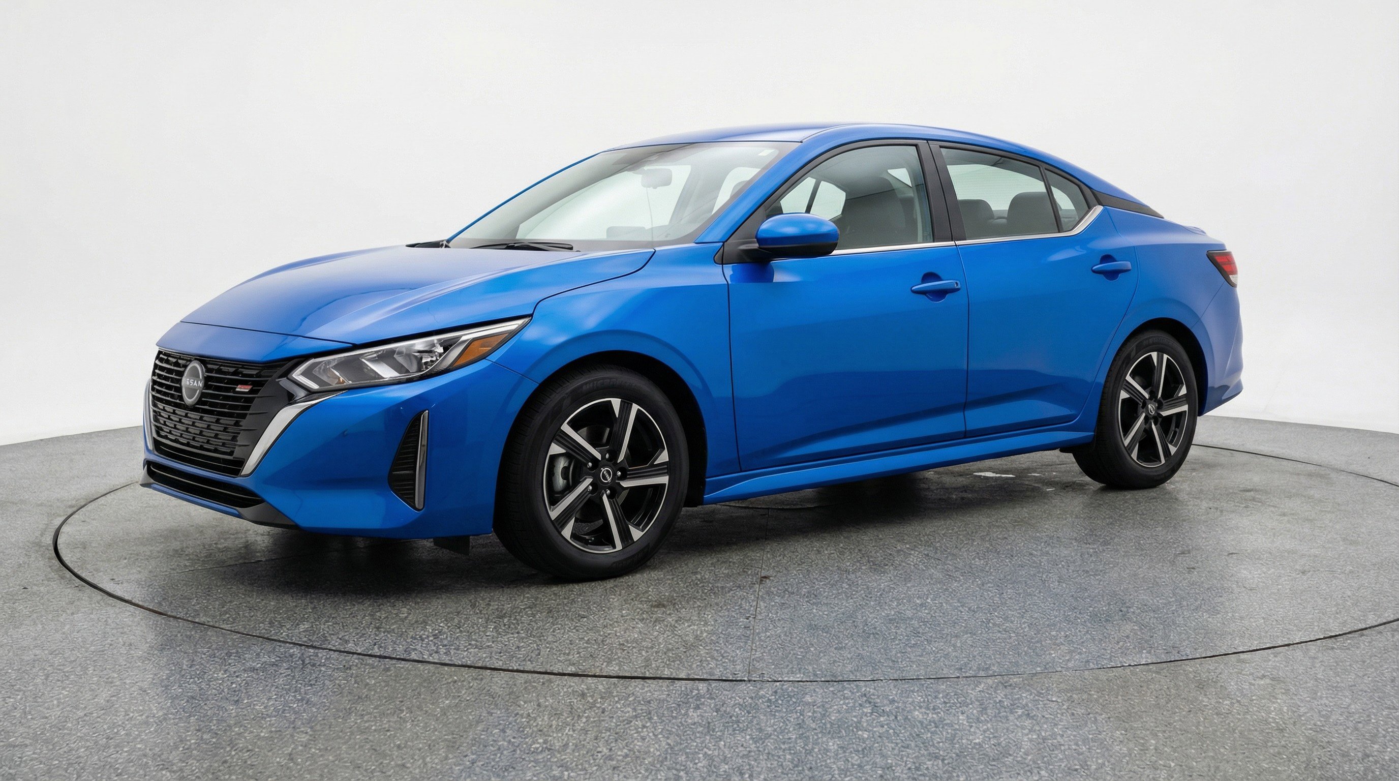 Used 2025 Nissan Sentra SV image 3