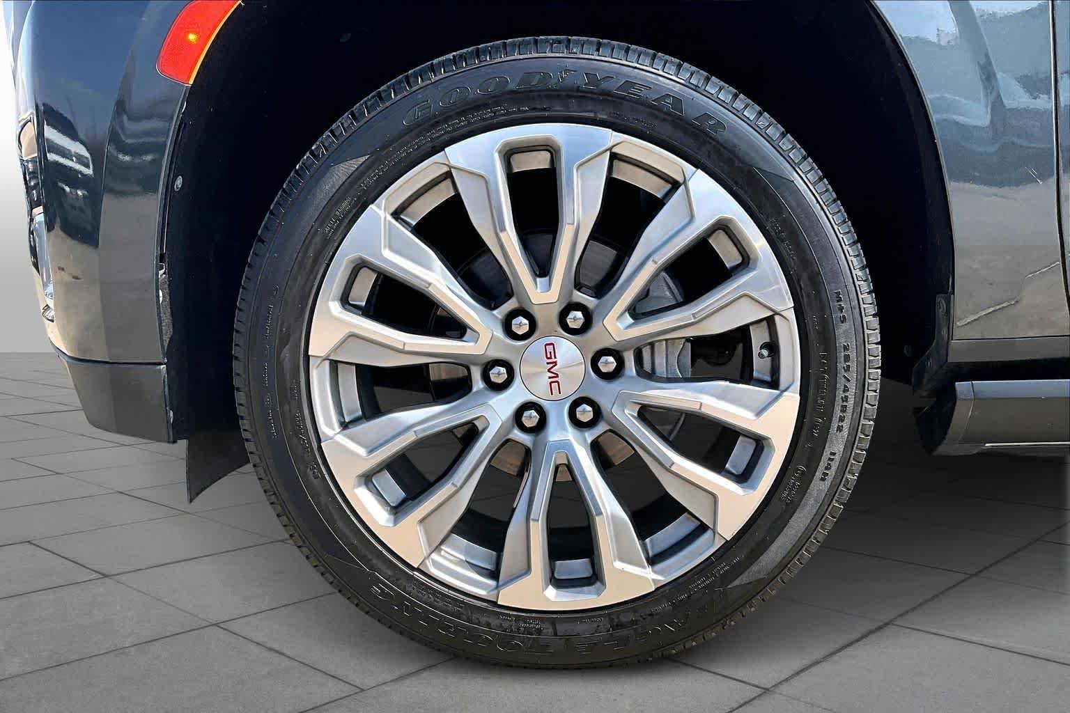 Certified 2021 GMC Yukon Denali w/ Denali Premium Package image 21