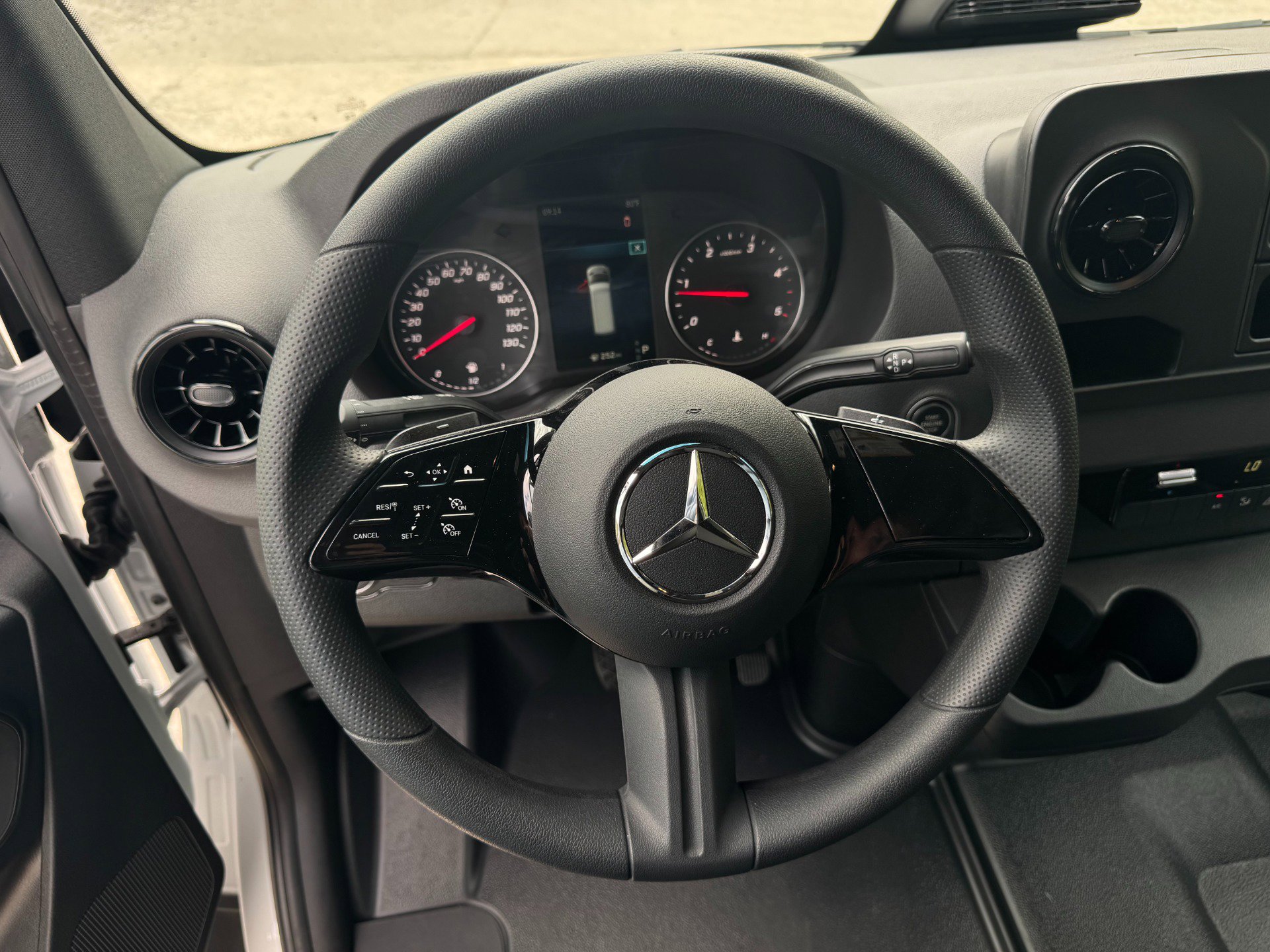 Used 2025 Mercedes-Benz Sprinter 2500 image 20