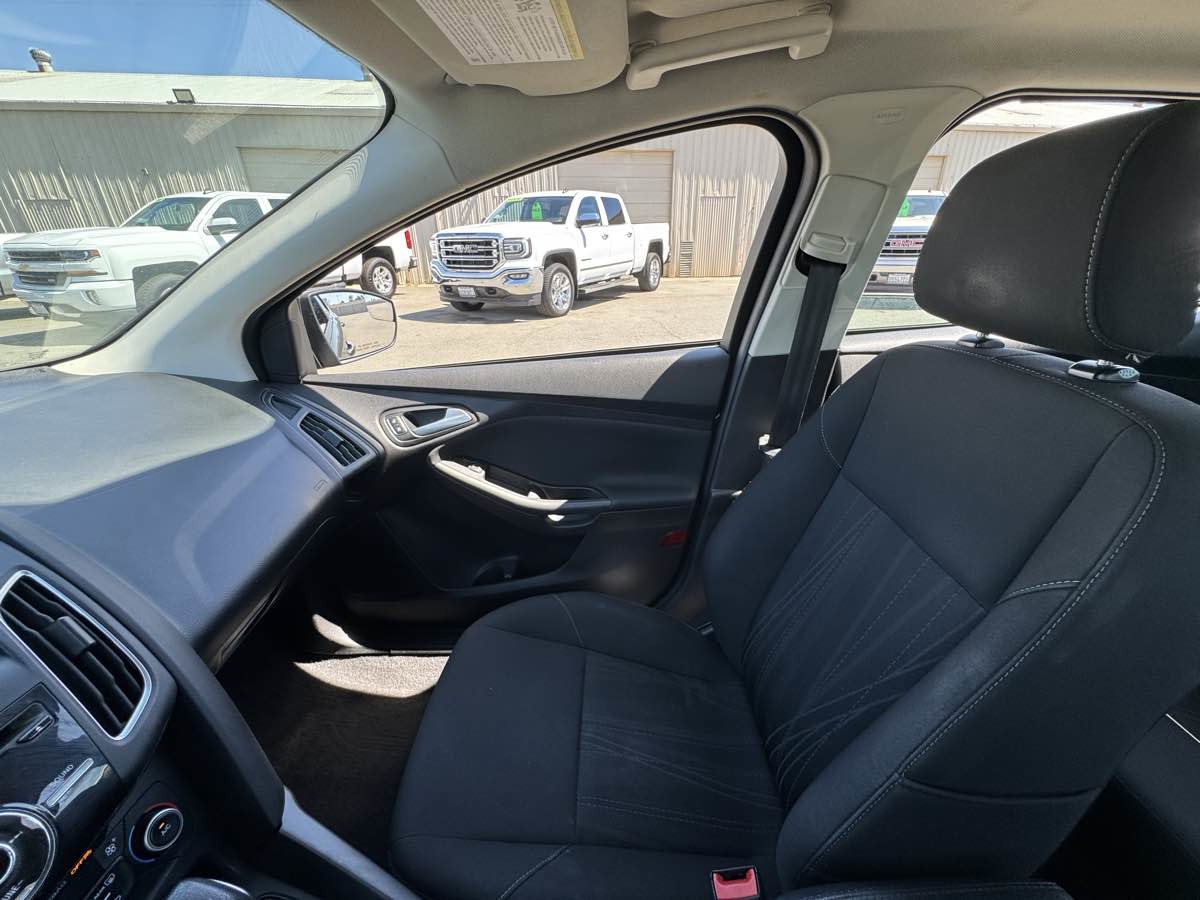 Used 2018 Ford Focus SEL image 32