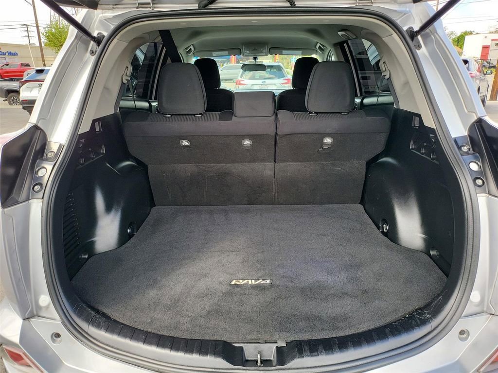 Used 2016 Toyota RAV4 LE image 15