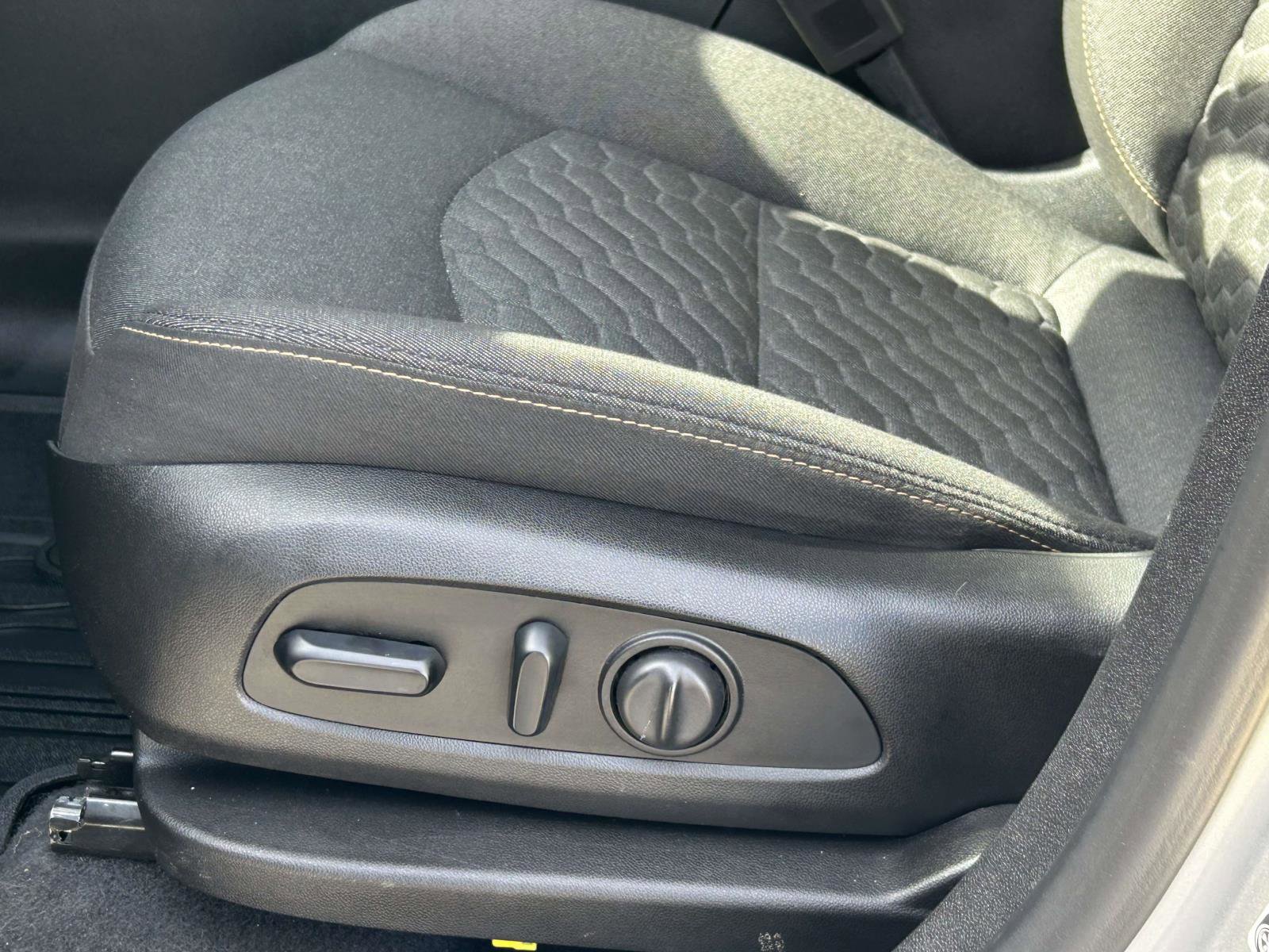 Used 2019 Chevrolet Equinox LT image 18