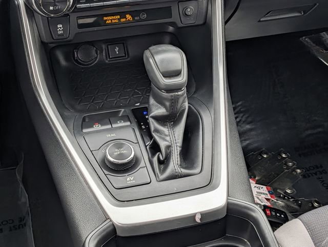 Used 2020 Toyota RAV4 XLE w/ Convenience Package image 14