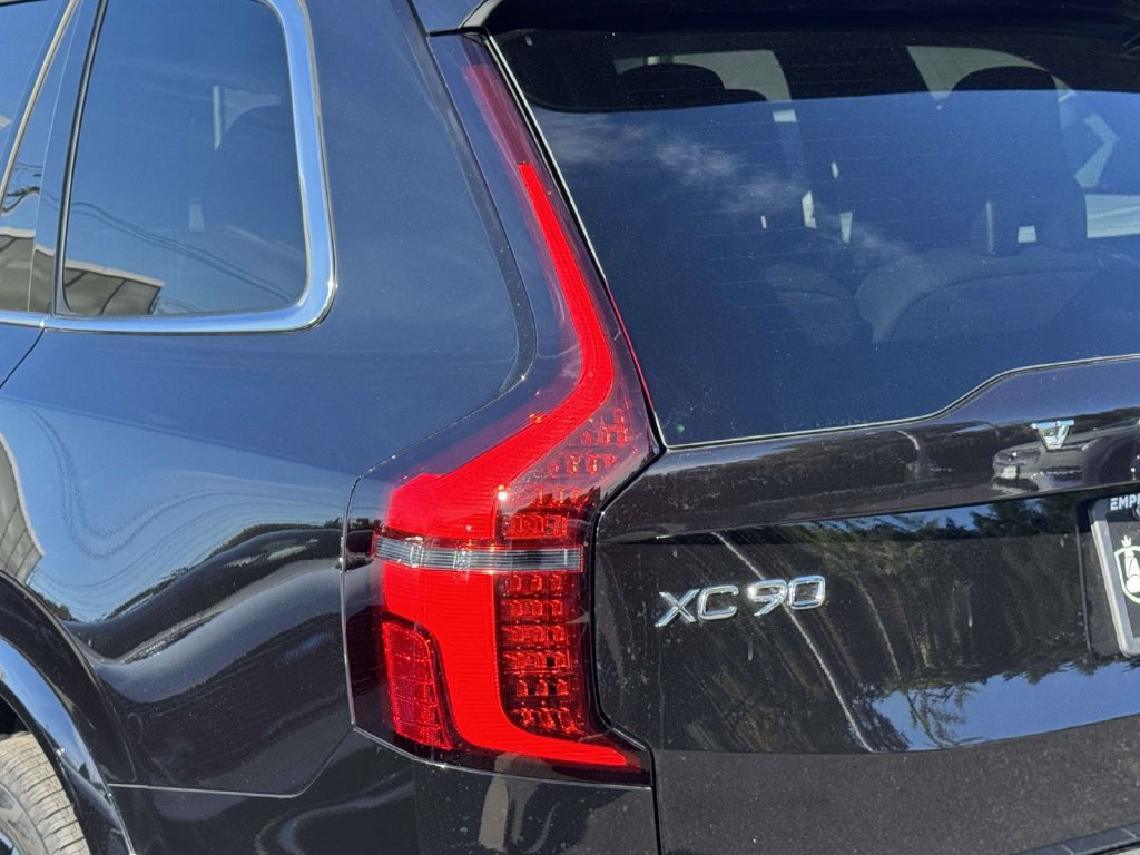 Used 2026 Volvo XC90 B6 Plus w/ Protection Package Premier AWD/4WD image 8