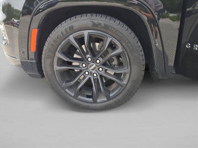 Used 2022 Jeep Grand Wagoneer Series II AWD/4WD image 16