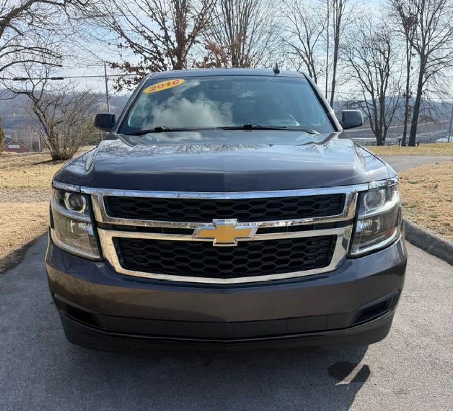 Used 2018 Chevrolet Suburban LT image 2