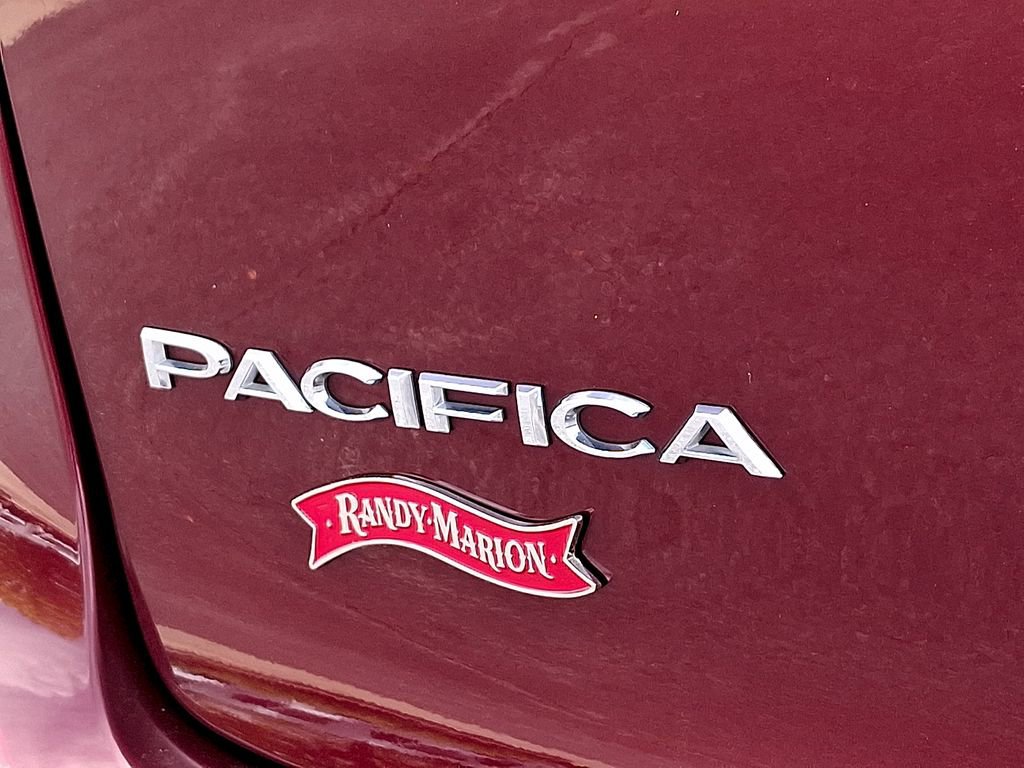 Used 2019 Chrysler Pacifica Touring-L Plus w/ Tire & Wheel Group image 33