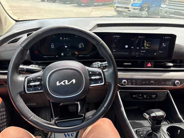 Used 2025 Kia Carnival EX FWD image 10