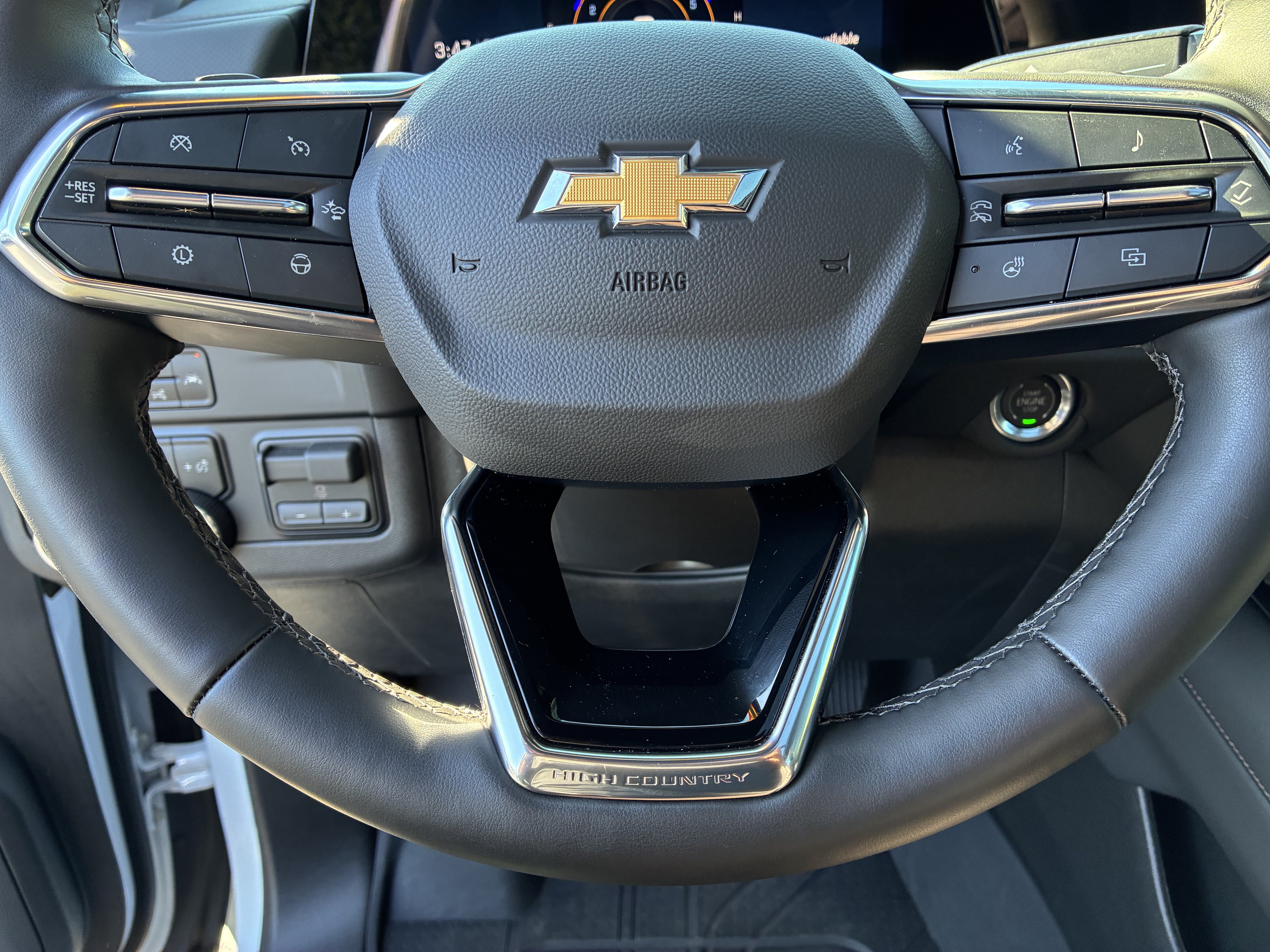 Used 2026 Chevrolet Suburban High Country AWD/4WD image 29