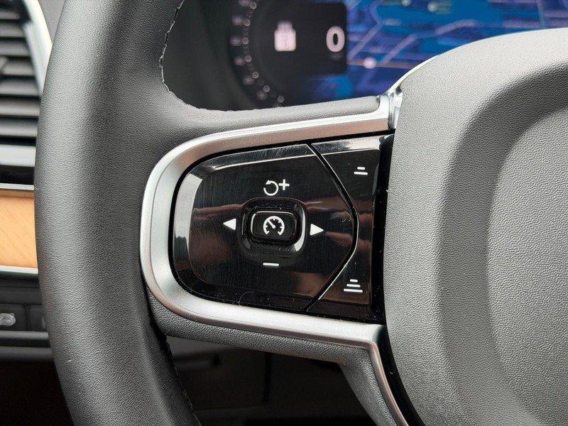 Certified 2024 Volvo XC90 T8 Plus w/ Protection Package Premier AWD/4WD image 16