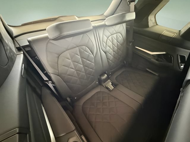 Certified 2026 BMW X7 xDrive40i w/ M Sport Package AWD/4WD image 39