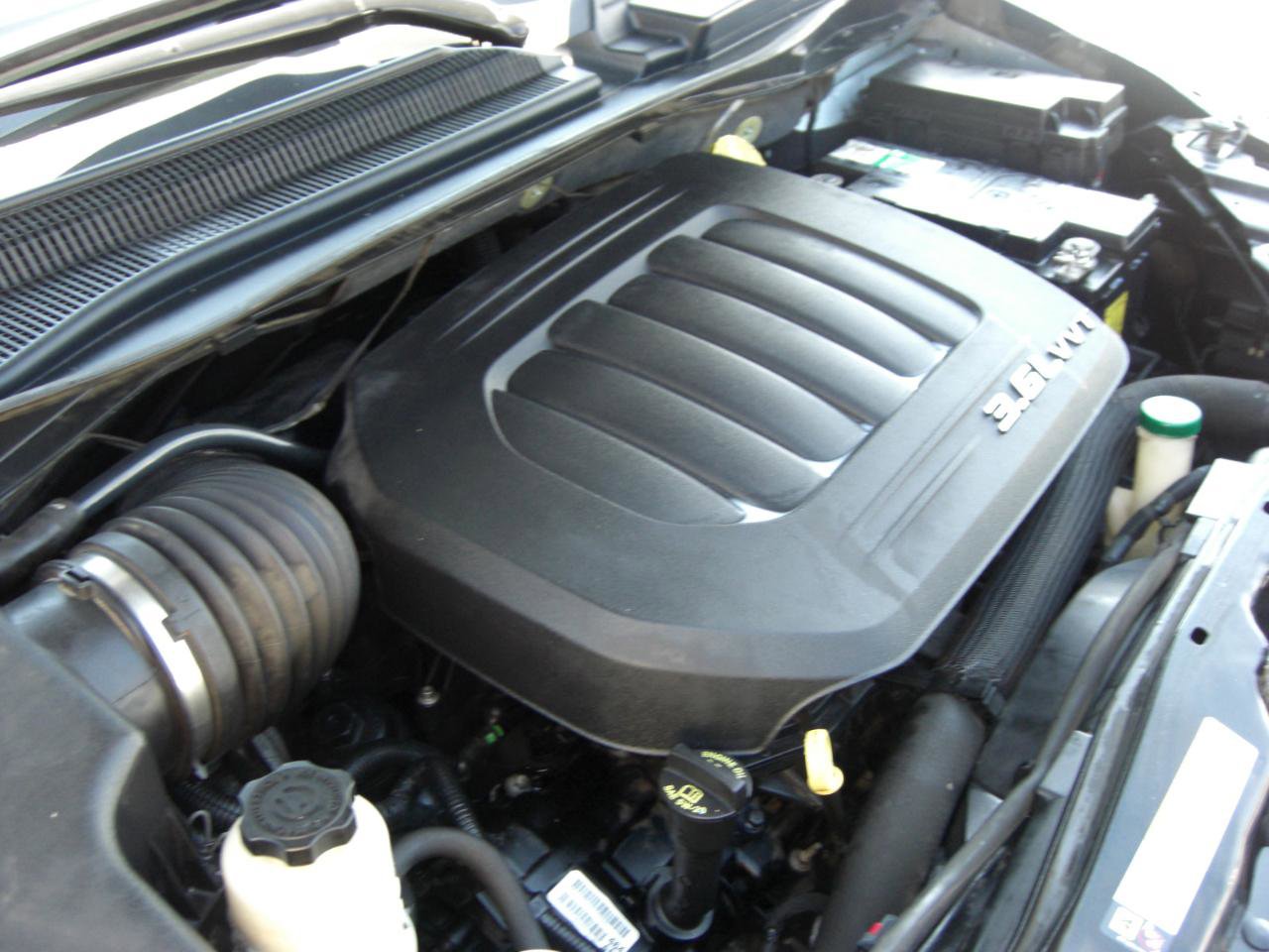 Used 2013 Chrysler Town & Country Touring FWD image 23