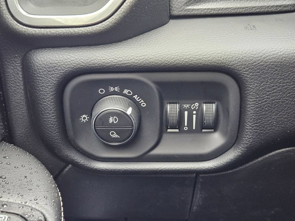New 2026 RAM 2500 Laramie w/ Night Edition AWD/4WD image 18