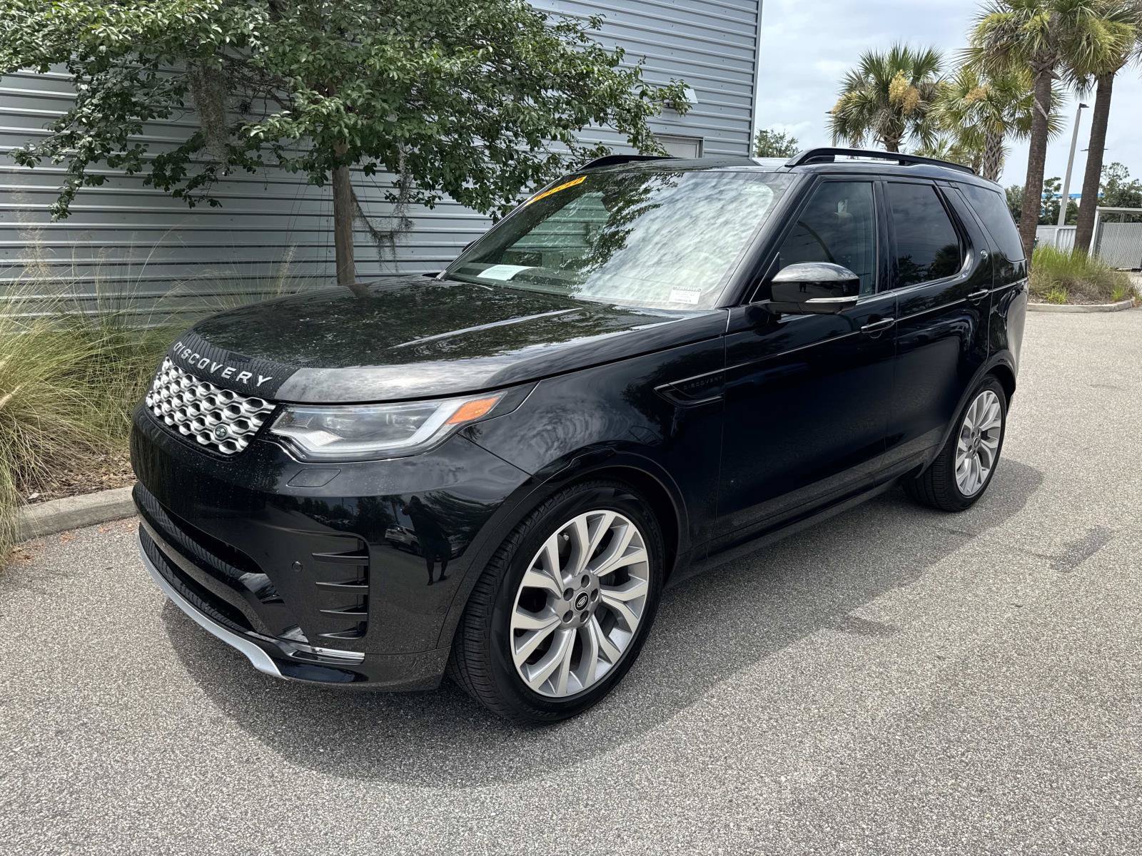 Certified 2026 Land Rover Discovery Limited Edition AWD/4WD image 1