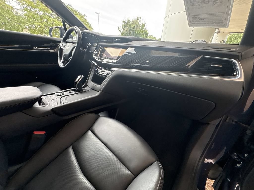 Certified 2025 Cadillac XT6 Premium Luxury AWD/4WD image 30
