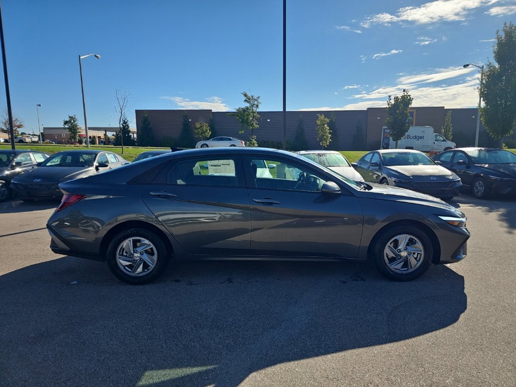 New 2026 Hyundai Elantra SE FWD image 6