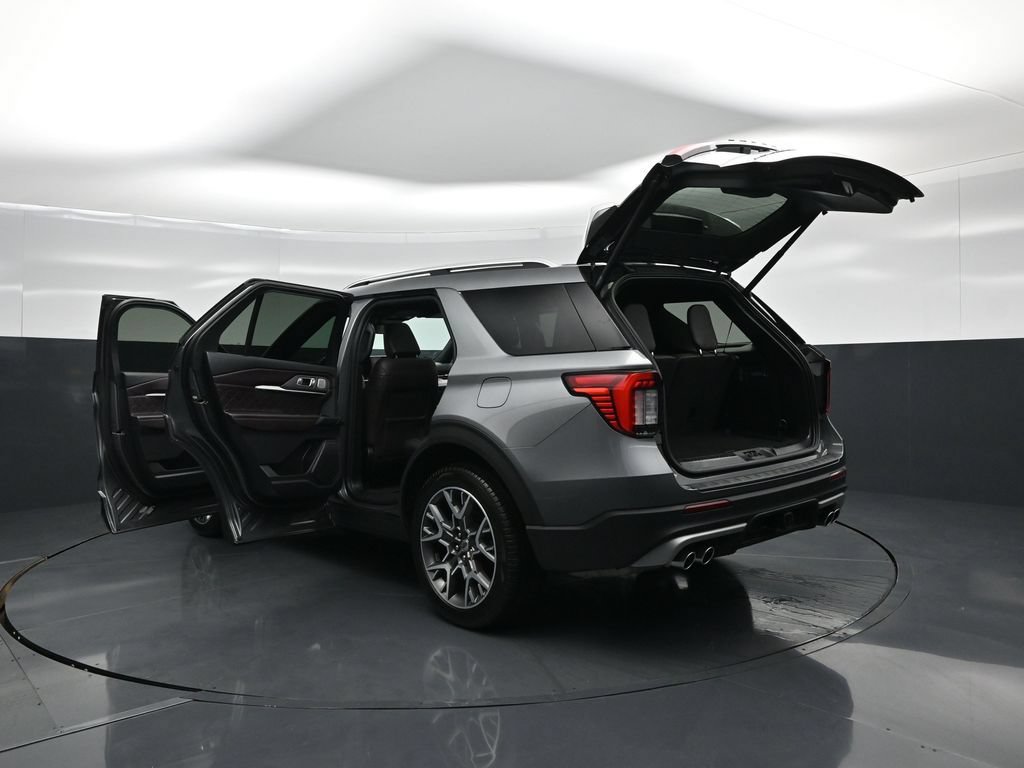 Certified 2025 Ford Explorer Platinum w/ Ultimate Package AWD/4WD image 37