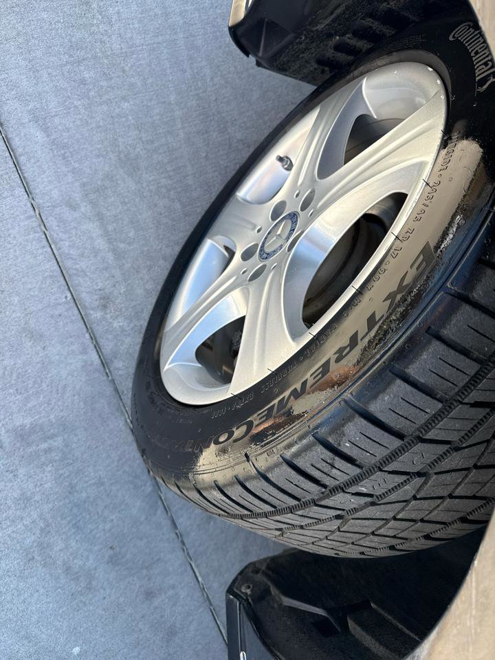 Used 2014 Mercedes-Benz E 250 BlueTEC 4MATIC Sedan image 2