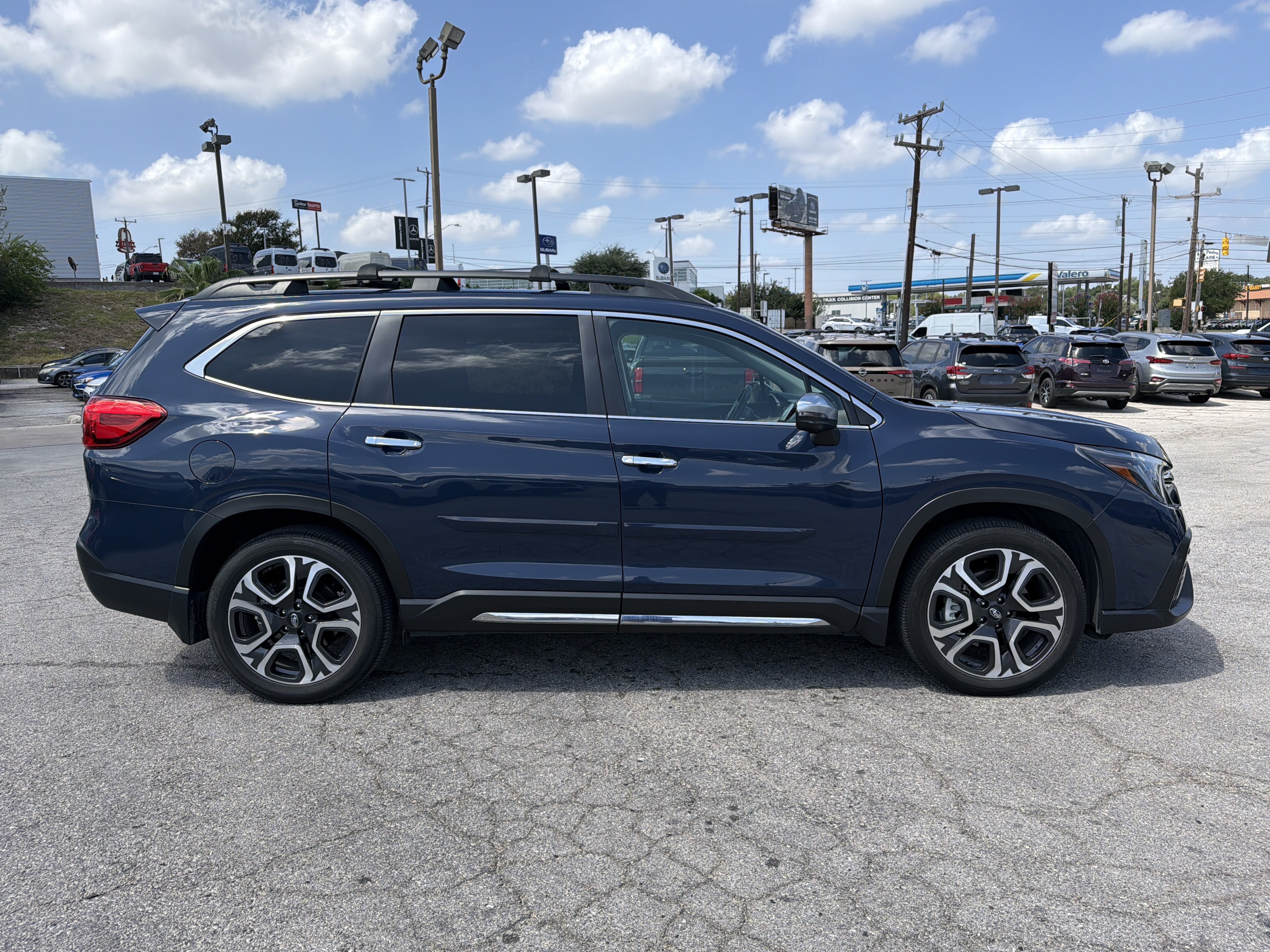 Used 2023 Subaru Ascent Touring AWD/4WD image 2