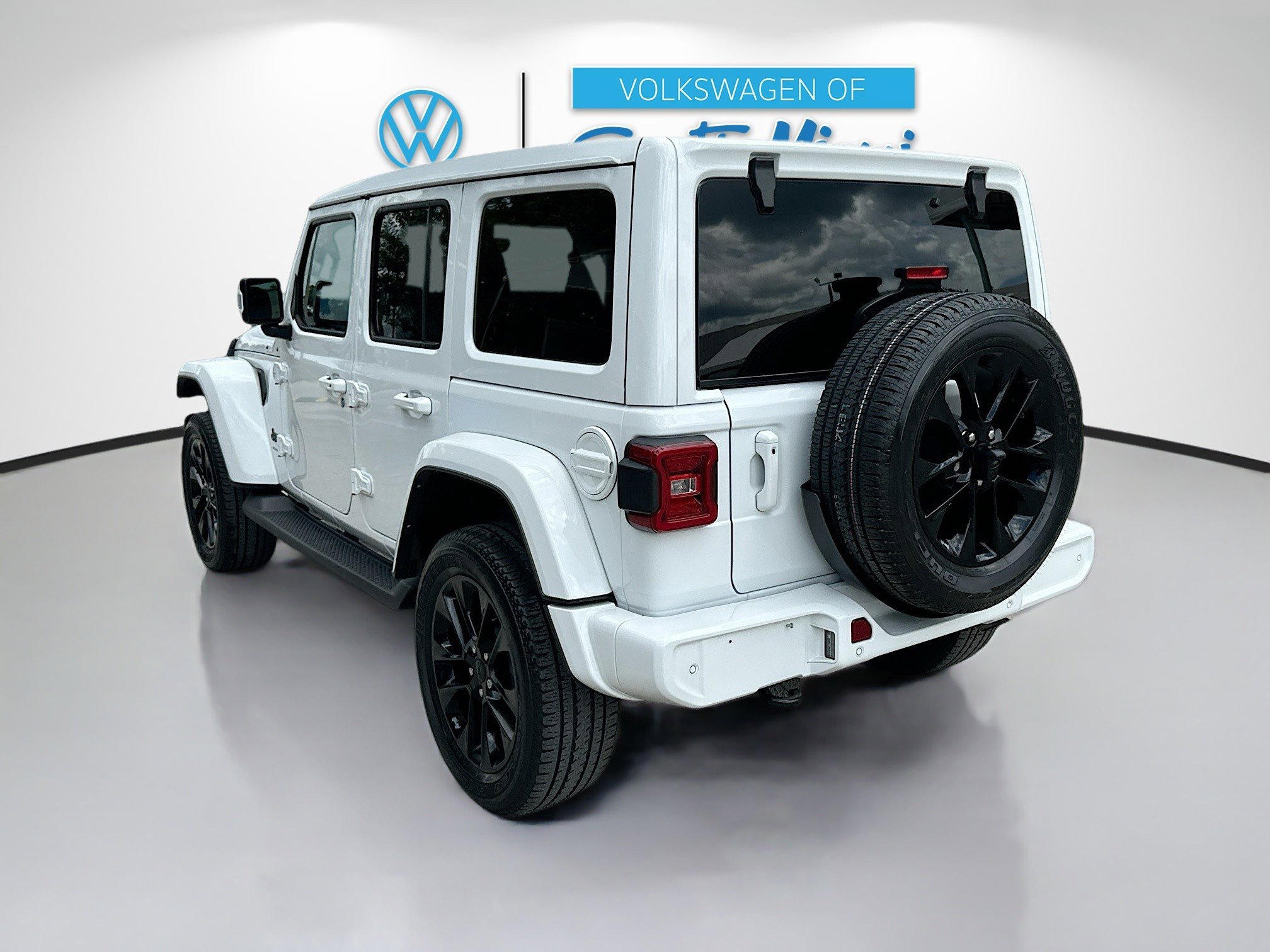Used 2023 Jeep Wrangler Unlimited Sahara image 6